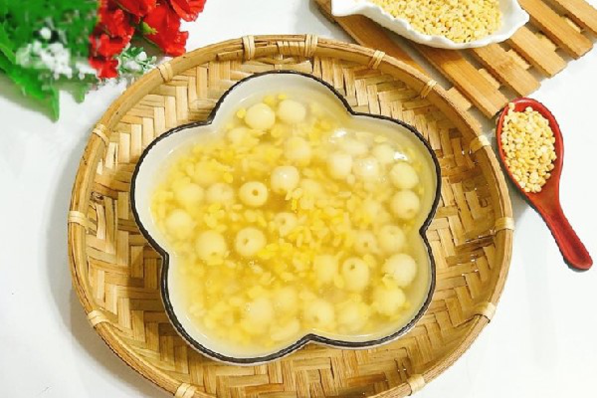 Lotus seeds sweet soup